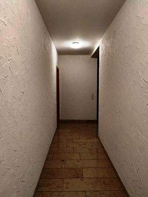 Zu den Kellerräumen