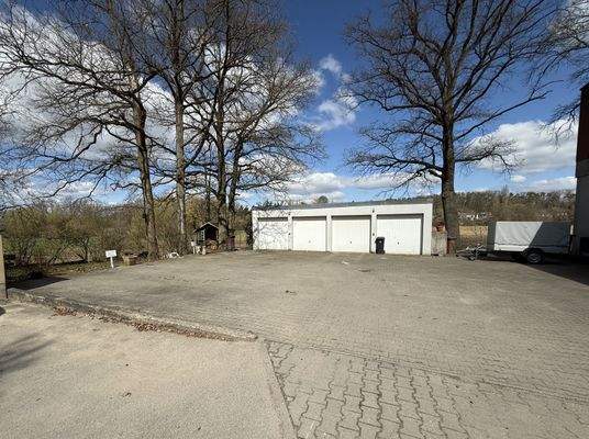 Garagen und Stellplätze