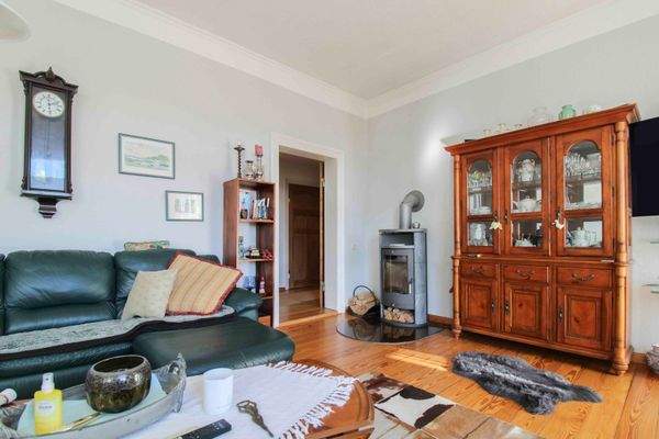 Wohnzimmer mit Kamin