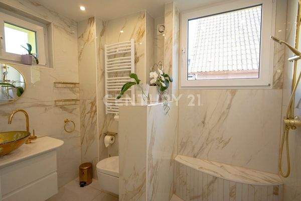 Badezimmer im Erdgeschoss