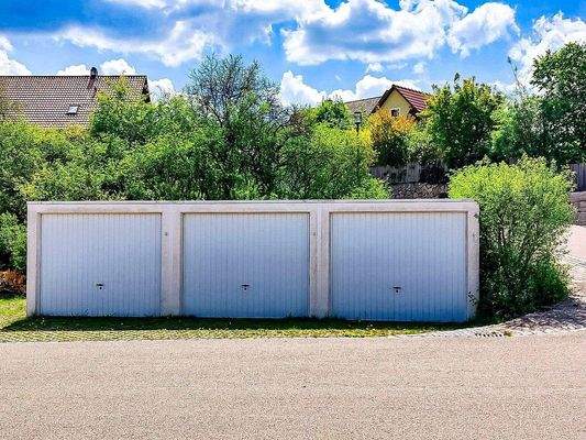 Mittlere Garage