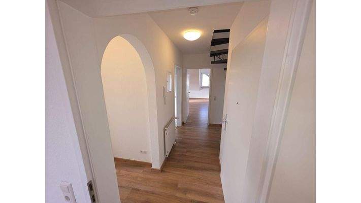 1.OG - Flur mit Treppe