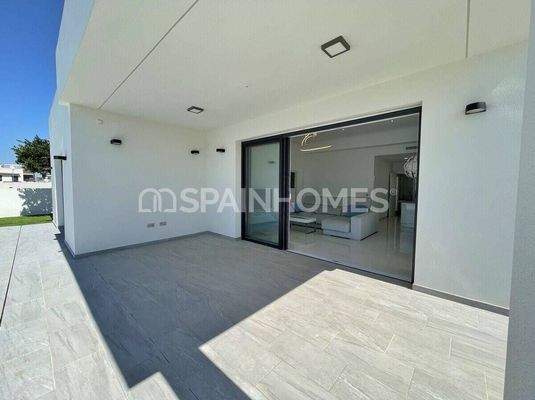 3-Bedroom Villas with Private Pool in Alicante Rojales