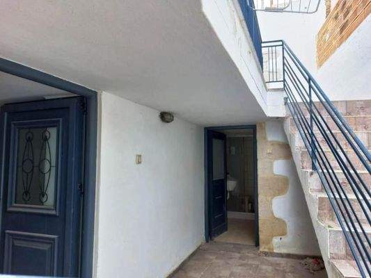 Ostkreta, Chamaizi: Traditionelles zweistöckiges Haus mit Innenhof zu verkaufen