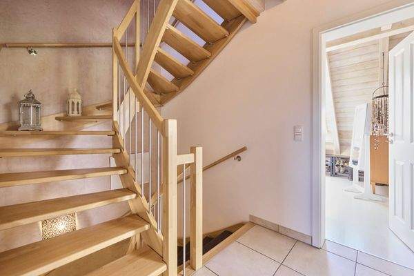 Flur mit Treppe zum Dachgeschoss