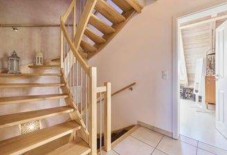 Flur mit Treppe zum Dachgeschoss