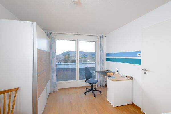 Kinderzimmer im Dachgeschoss mit Terrassenzugang