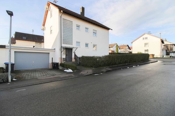 Hausanischt mit Garage