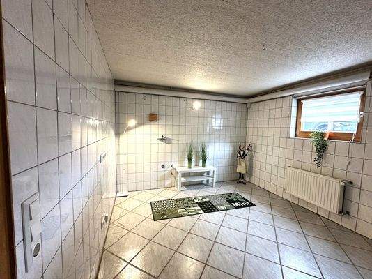 Großzügige Küche im UG ...