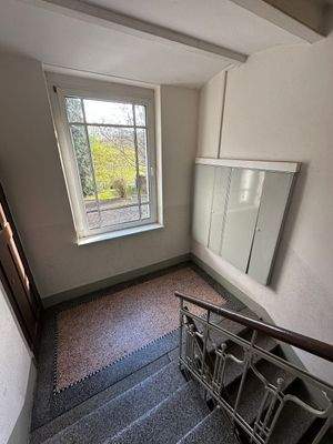 Treppenhaus mit Fenster