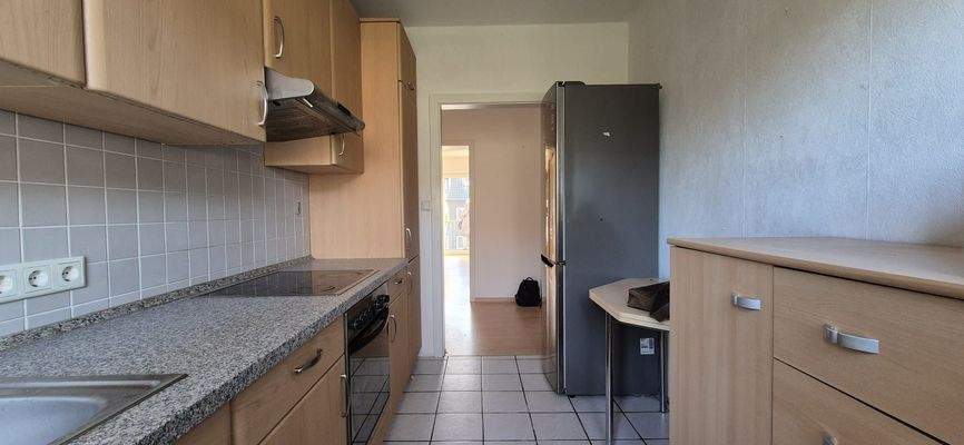 Küche mit Einbauküche.jpeg