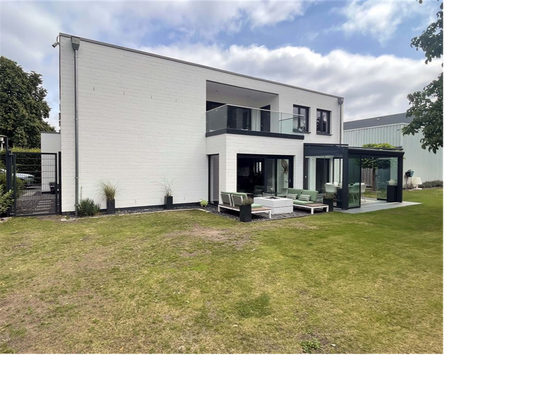 mit Terrasse und Wintergarten