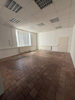 Halle 3 Büro groß