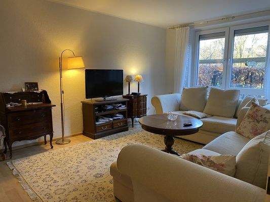 Wohnzimmer mit Zugang zur Terrasse