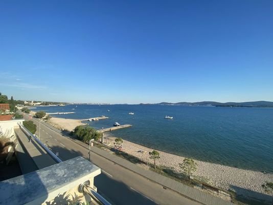 wohnung-erste-reihe-zum-meer-mit-grosser-terrasse 