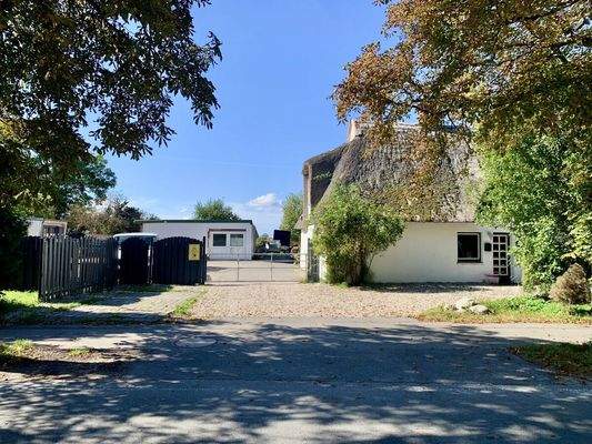 7) Außenansicht 19, Auffahrt