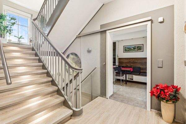 Diele mit Blick in die Küche