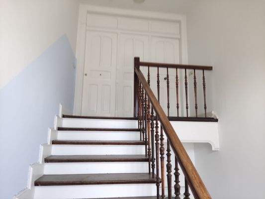 Eingang links zur Wohnung.jpg