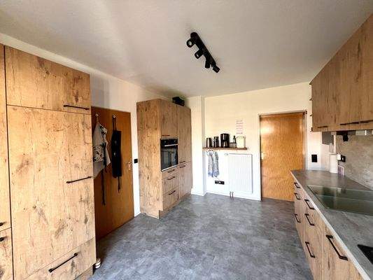 Moderne Einbauküche inklusive