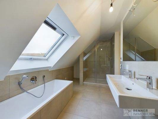 CAM02915G0-PR0051-STILL017