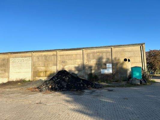 Vorplatz zur großen Halle