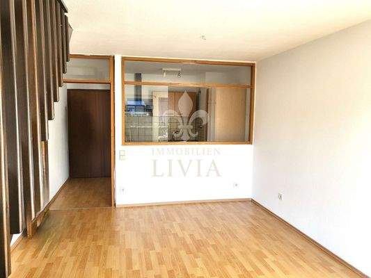 Wohnbereich mit Zugang zur Küche