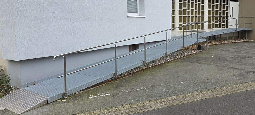 Liftzugang für Gehbehinderte