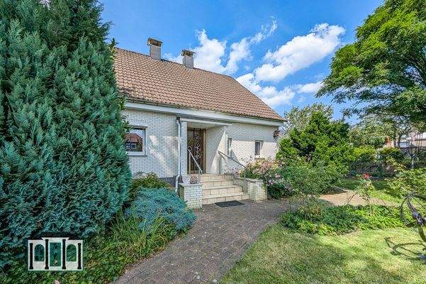 Außenansicht mit Eingang