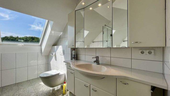 Bad auf der Südseite im OG