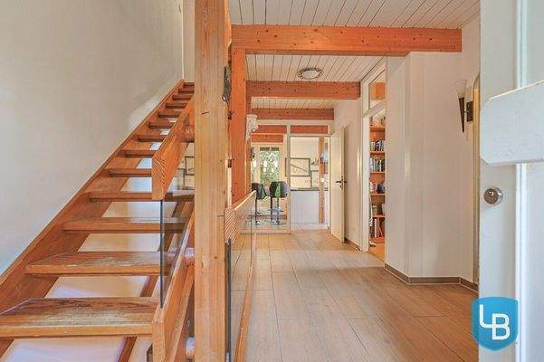 Diele mit Flur und Treppe 