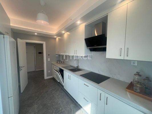 Apartments in a Secure Complex with Sea View in Ataşehir
