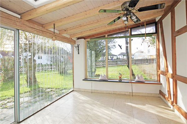 großzügiger Wintergarten