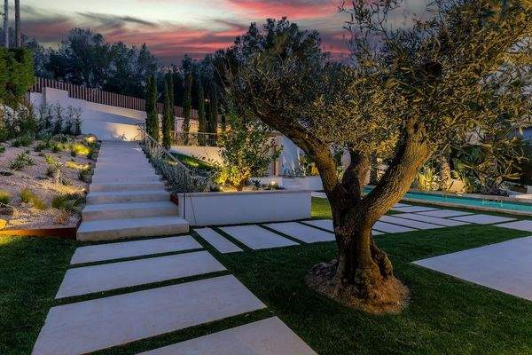 Claire Martin Lluna 23-52 new sky.jpg