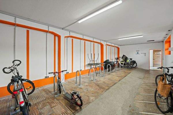Fahrradraum mit Ladestation Josefshaus
