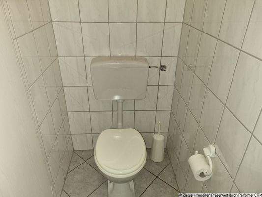 13 - EG - Rechts - Friseursalon WC