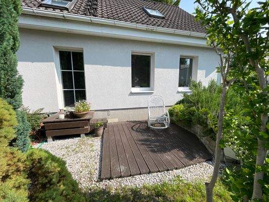 Sonnenterrasse vor dem Haus