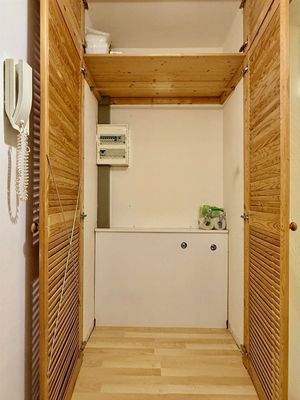 EInbauschrank bzw. Abstellraum Flur