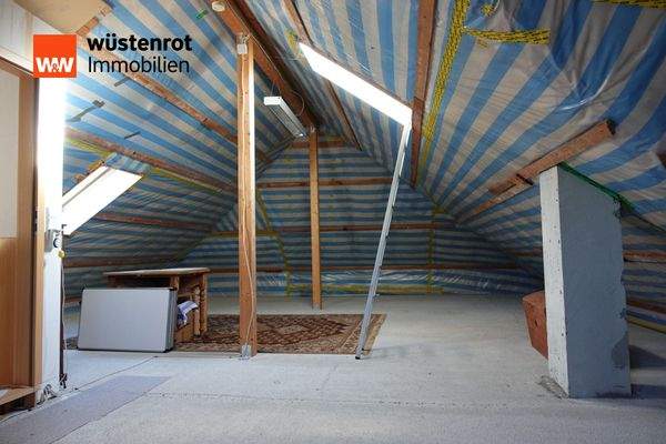 Dachboden (für den Ausbau vorbereitet)