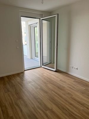 Schlafzimmer mit Zugang zum Balkon