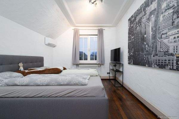 Das gemütlich eingerichtete Schlafzimmer