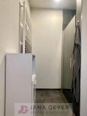 DG - Bad mit Dusche/Wanne