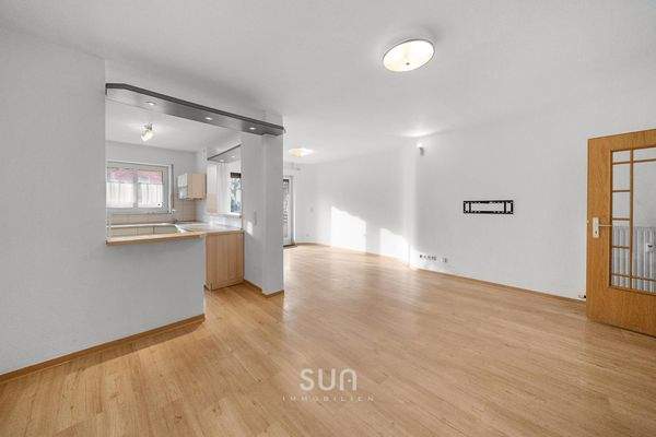 WOHNBEREICH MIT OFFENER KÜCHE