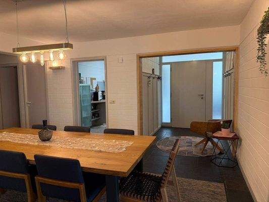 Eßzimmer mit Eingangsbereich