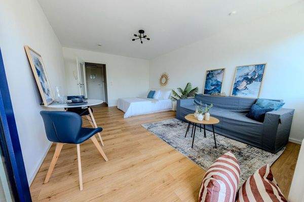 Wohnbereich mit Bett