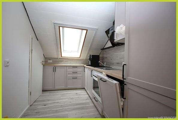 Küche mit neuwertiger EBK Einliegerwohnung DG