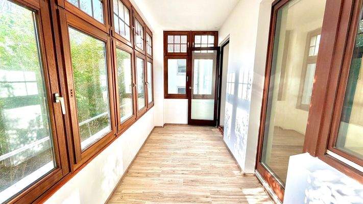 Helles WG-Zimmer mit Terrasse