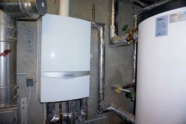 Hauptgebäude Warmwasserheizung (2)