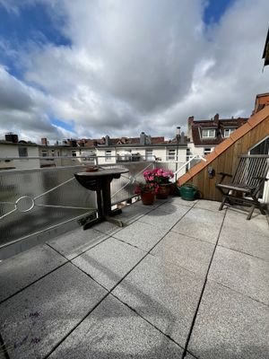 großzügiger Balkon zum ruhigen Innenhof gelegen