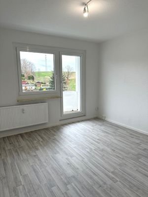 Wohnzimmer mit Balkon