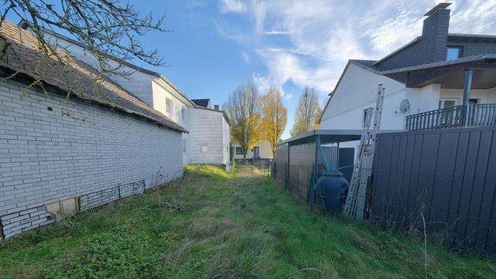 Durchgang zum Grundstück